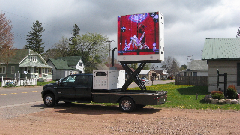 Milwaukee Custom Metal Outdoor Display Lifts